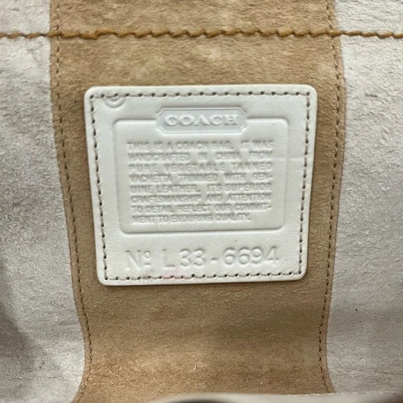 RARE! Coach Vintage Soho Two Toned Vachetta Leather Bifold Clutch/Wristlet - Picture 5 of 5